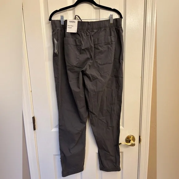 Sonoma Women’s Mid Rise Jogger NEW Women’s Size Large w/ pockets & Zipper Detail - Picture 2 of 8